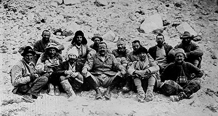 1922_expedition_at_base_camp
