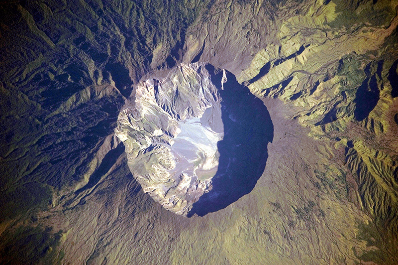 2009_tambora_iss02-e-06563