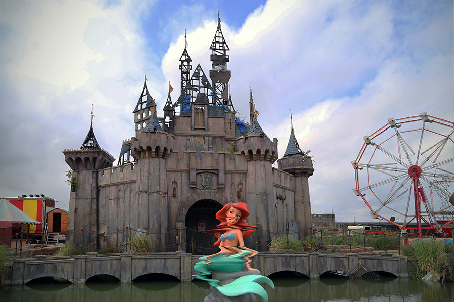2015-sleeping_beauty_castle-banksy_dismaland